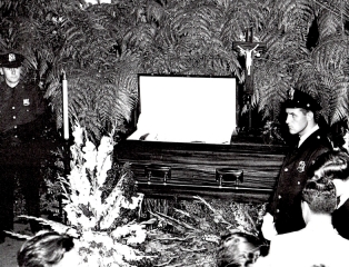 babe-ruth-funeral-with-security-guard